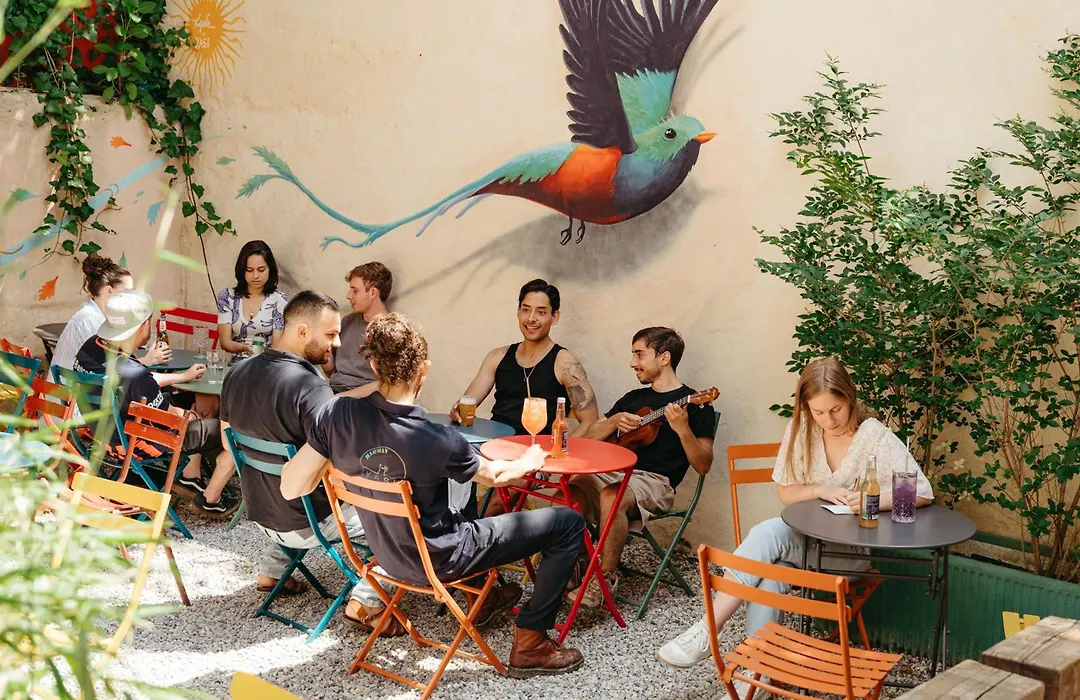 Yasi Hostel-1